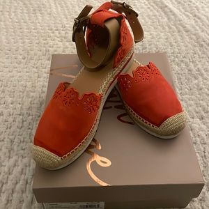 Women Shoes - Crown Vintage suede Wedges